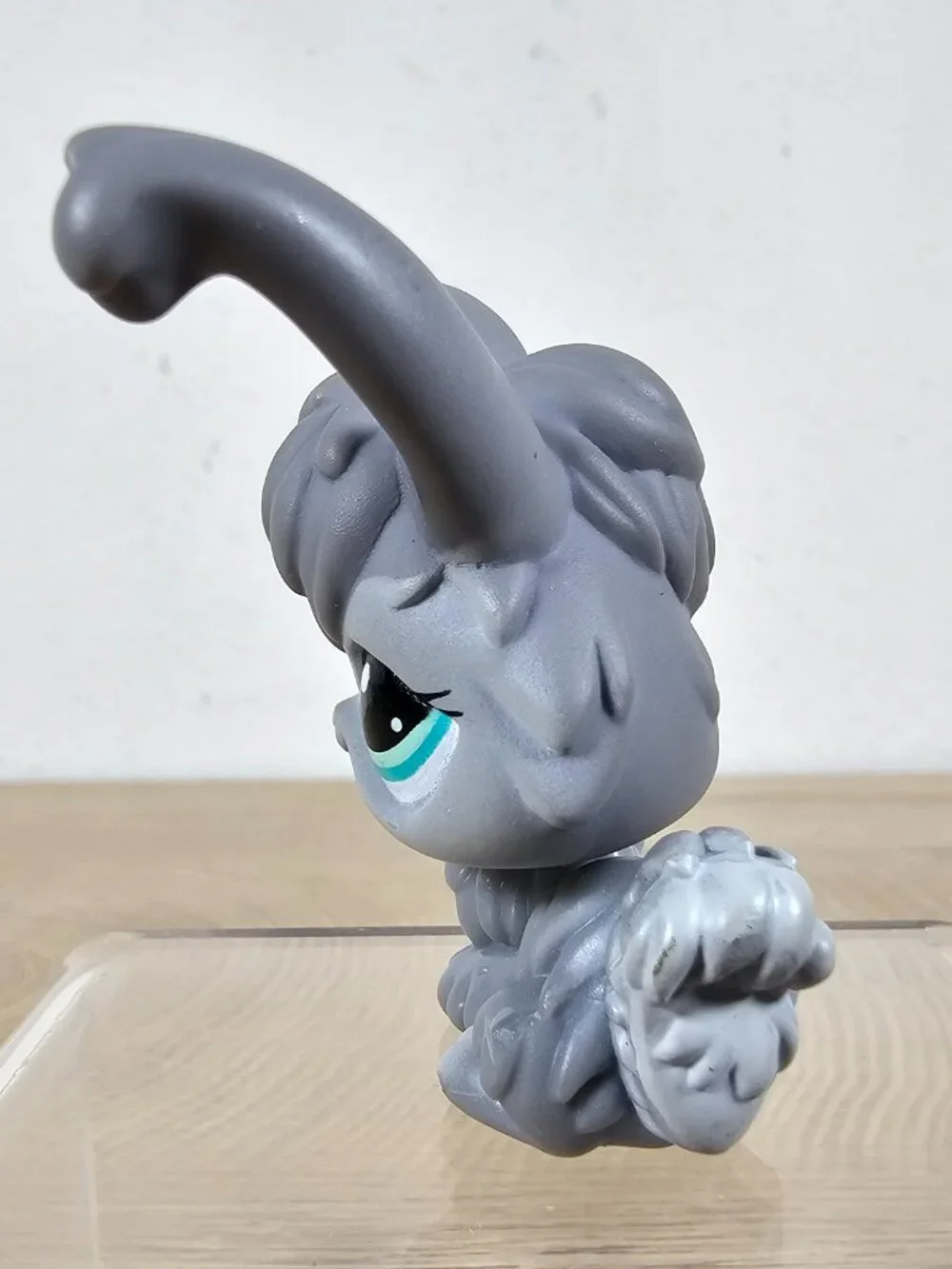 Hasbro Littlest Pet Shop #993 Angora Bunny Rabbit Gray Blue Eyes Sassiest LPS